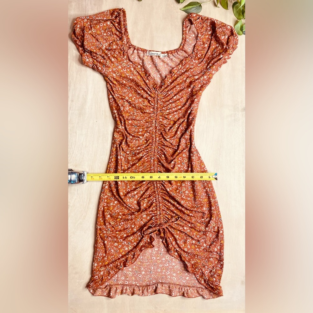 Ditsy Ruched Bodycon Dress - Picture 4 of 6